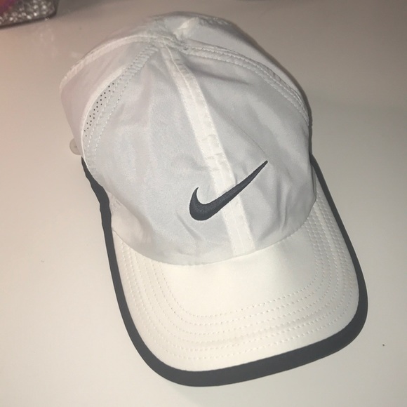 Nike Accessories - nike hat